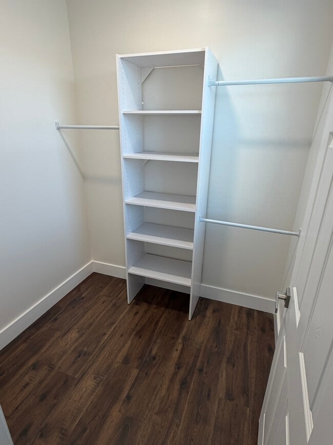 Foto del edificio - 1419 Woodbine Ave