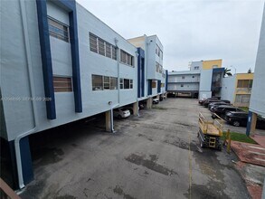 Building Photo - 1555 W 44th Pl