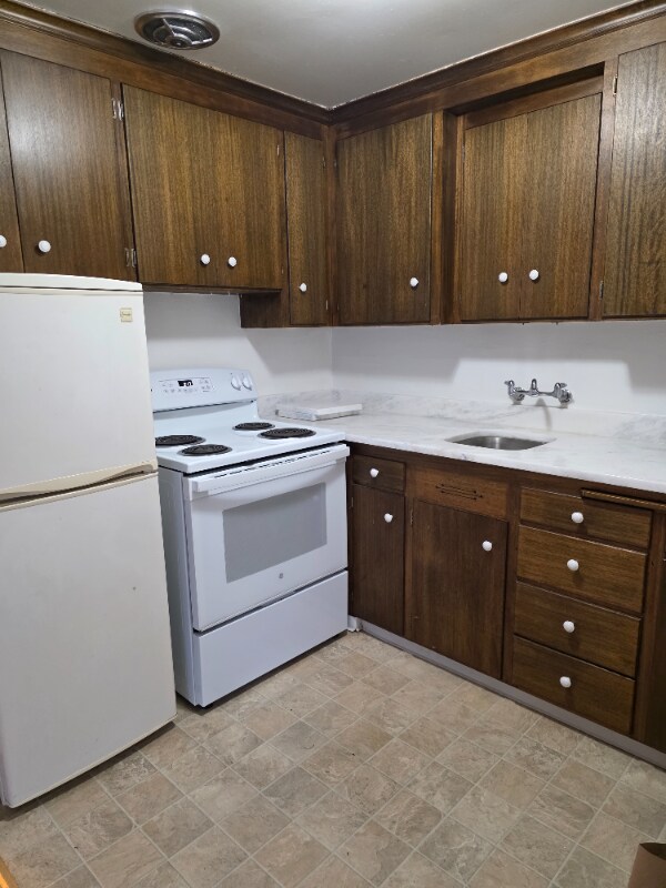 Building Photo - 2349 W Newton St