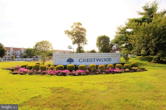 Building Photo - Crestwood 2 bed Condo Available September 1