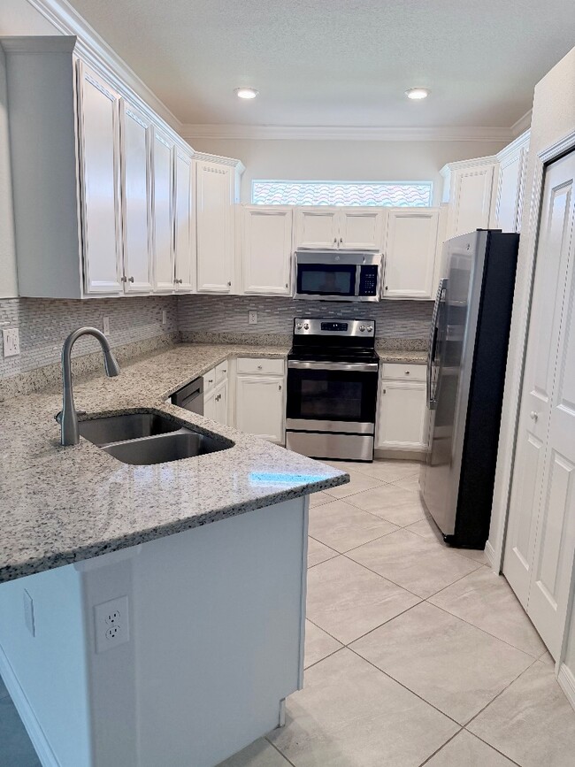 Building Photo - 1696 Alameda Dr