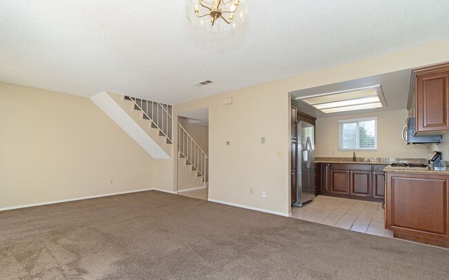 Building Photo - Beautiful 1 Bedroom Condo!