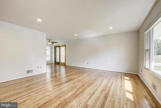 Foto del edificio - 8112 Karl Rd