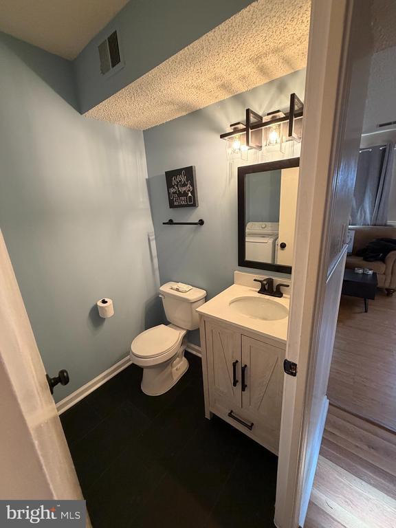 Building Photo - 218 Moore Dr