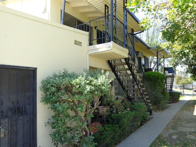 Building Photo - 1217 W Rosewood Ct