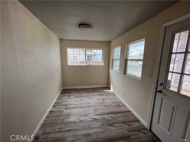 Foto del edificio - 611 W County Line Rd