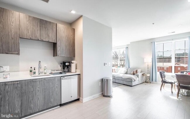 Building Photo - 989 S Buchanan St