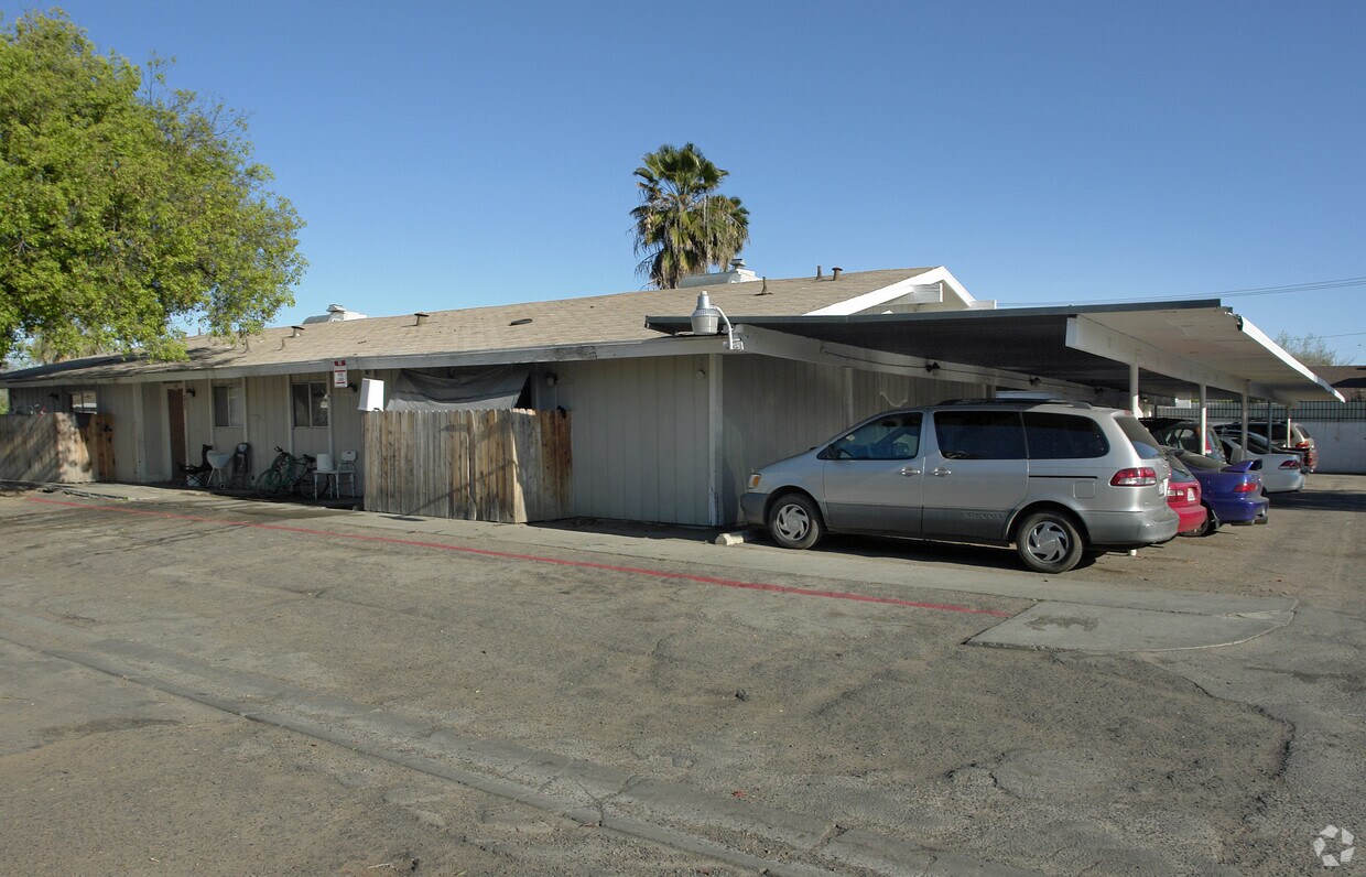 Building Photo - La Casa Lisa Apartments