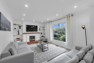 Building Photo - 1963 Roy Ivor Crescent