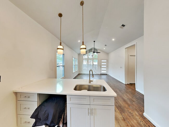 Building Photo - 304 Sciple Terrace NW