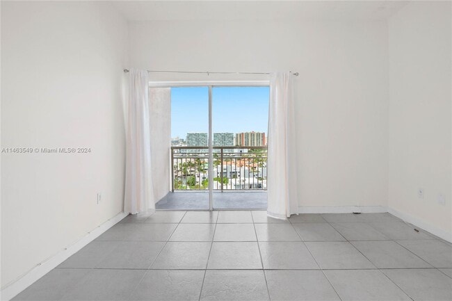 Building Photo - 400 Kings Point Dr