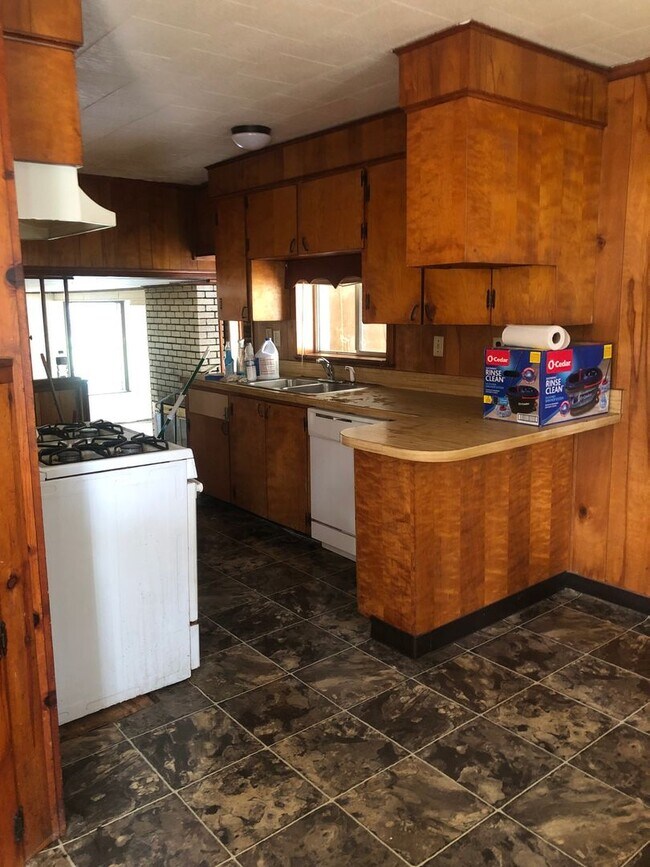 Building Photo - 4 Bedroom and 3 Bathroom home NLR