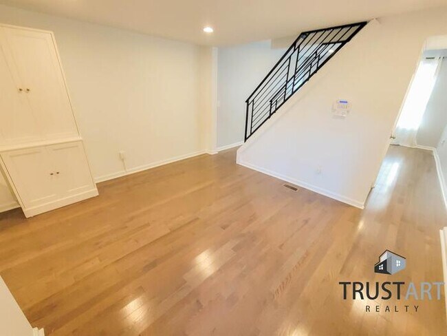 Building Photo - 3 Bedroom House in Germantown