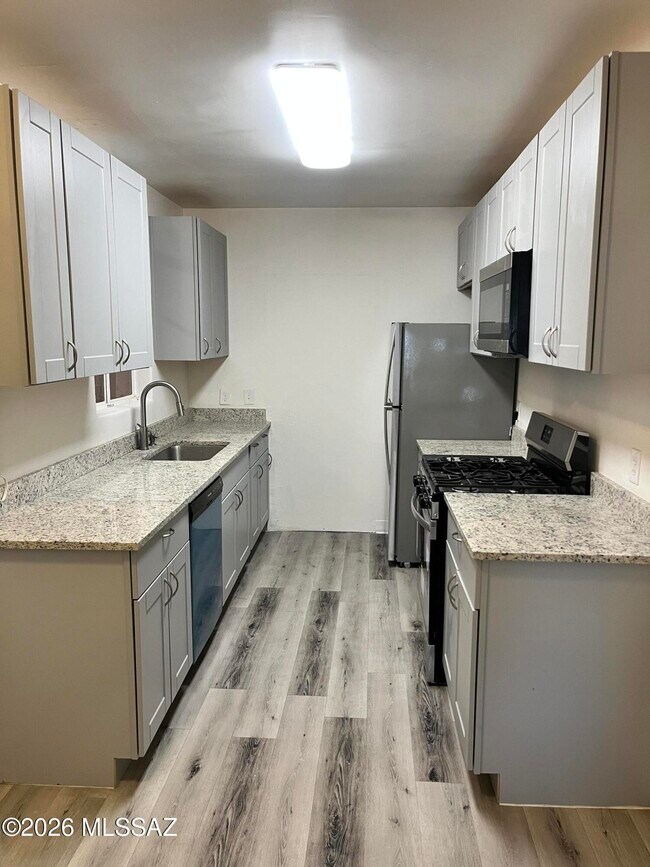 Foto del edificio - 2220 E Grant Rd