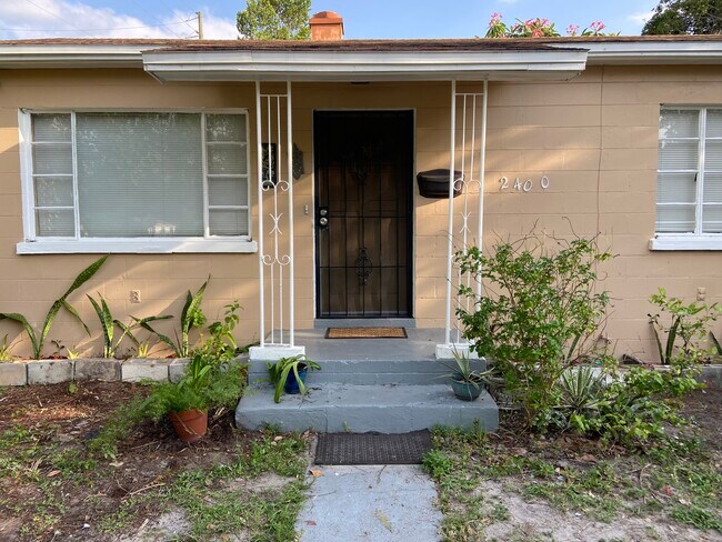 Foto del edificio - 2400 17th Ave S