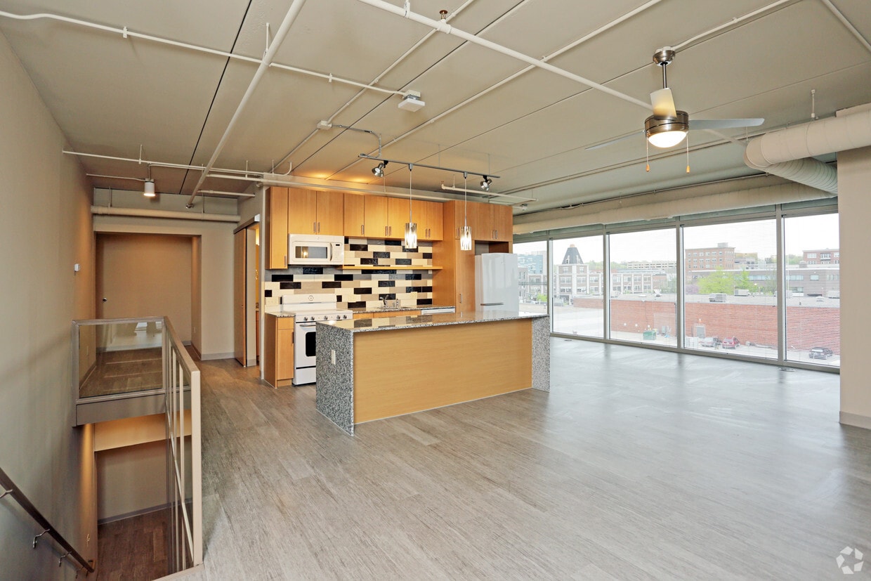 City Square Lofts 240 E Walnut St Des Moines, IA