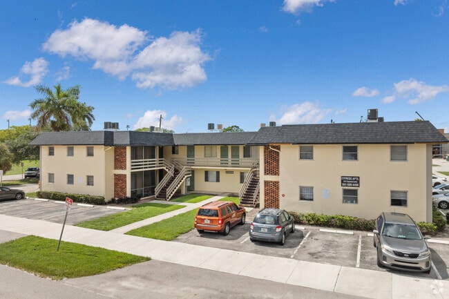 Apartamentos Cypress - Cypress Apartments
