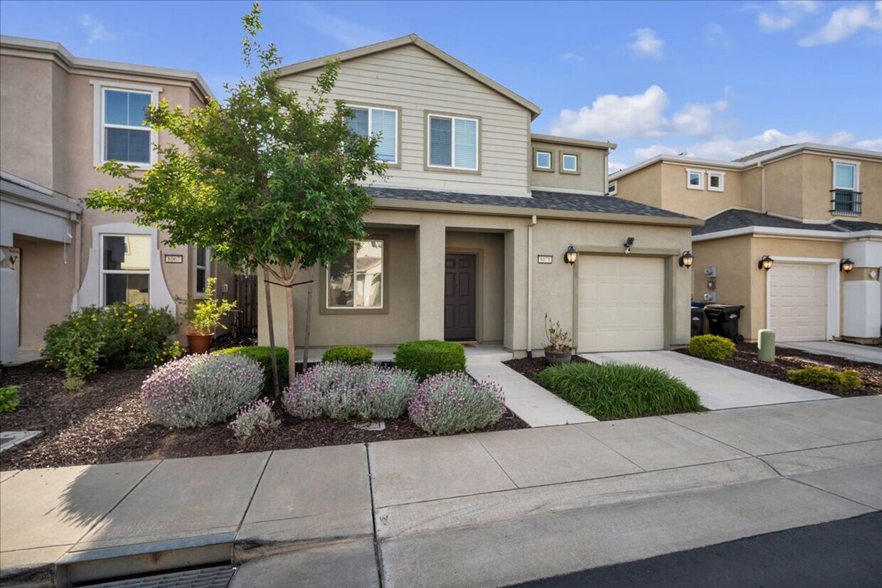 Foto principal - 8071 Weeping Willow Ln