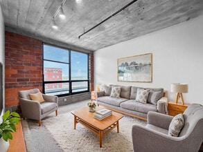 Building Photo - Crescent Lofts