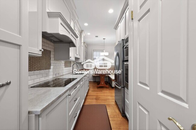 Foto del edificio - 986 N Royal St