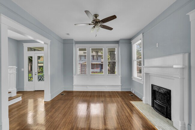 Foto del edificio - 537 E 40th St