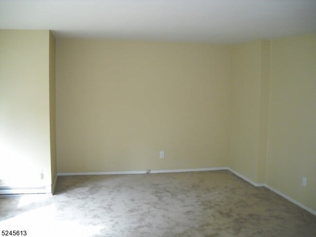 Building Photo - 595 Auten Rd