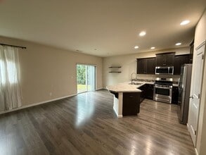 Building Photo - 12622 NE 49th Way