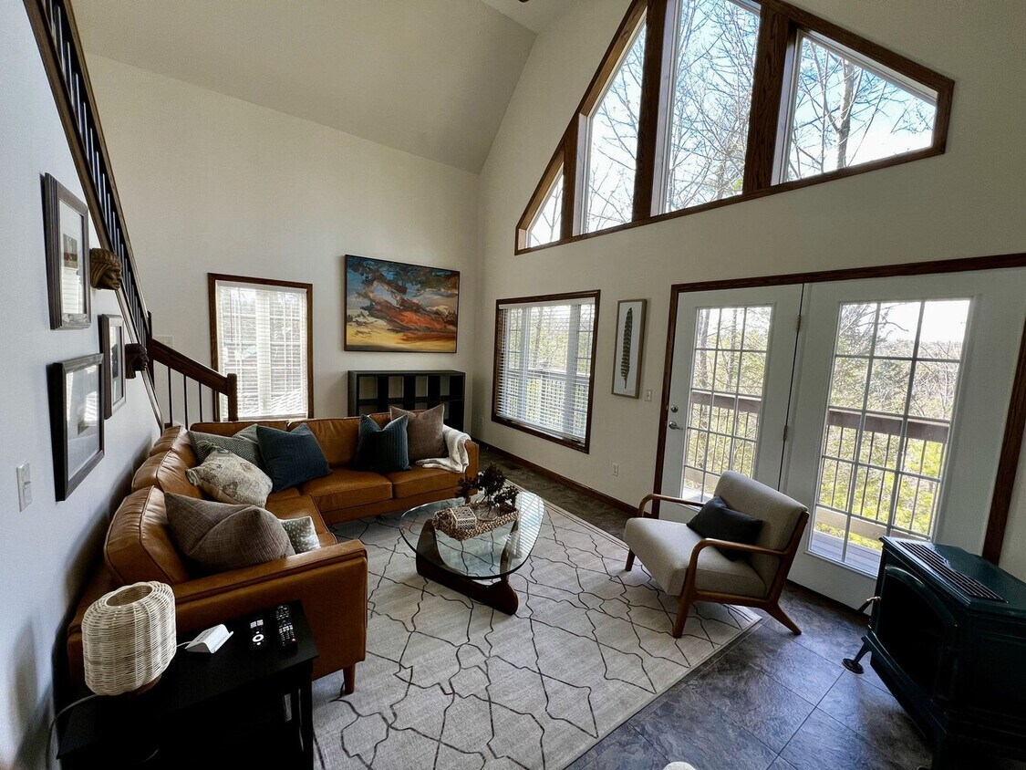 Foto principal - 380 Village Dr