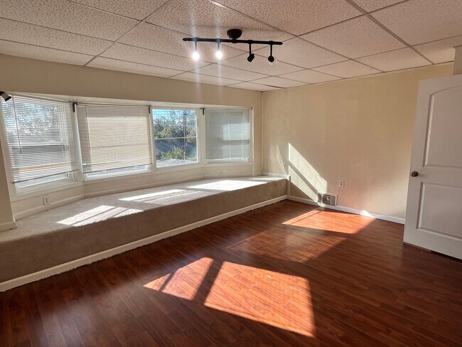 Foto del edificio - Nice 2+ Bedroom 2 Bath House w/Bonus Room