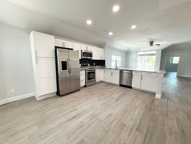 Building Photo - 1324 SE 6th Ave