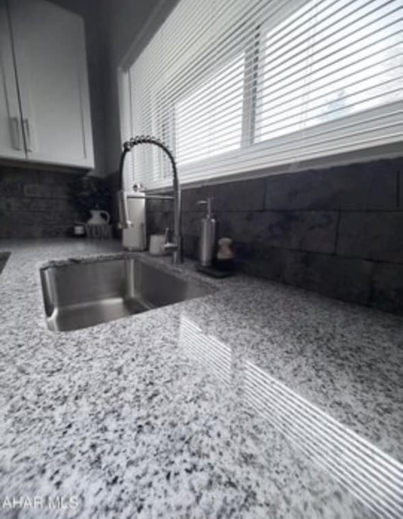 Building Photo - 5360 E Pleasant Valley Blvd