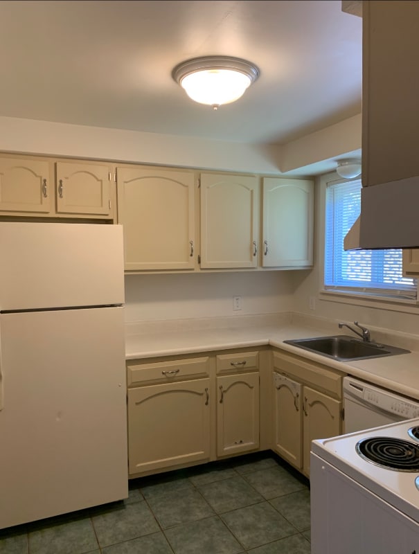 Primary Photo - 252 West St