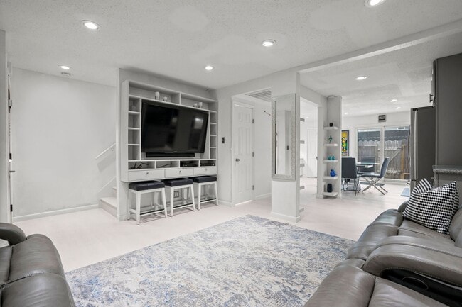 Foto del edificio - 11002 Hammerly Blvd