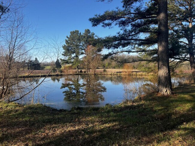 Foto del edificio - 19245 Tuttle Rd