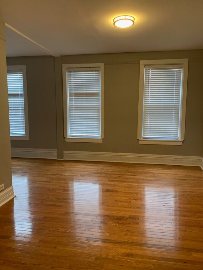 Foto del edificio - 1512 N Maplewood Ave