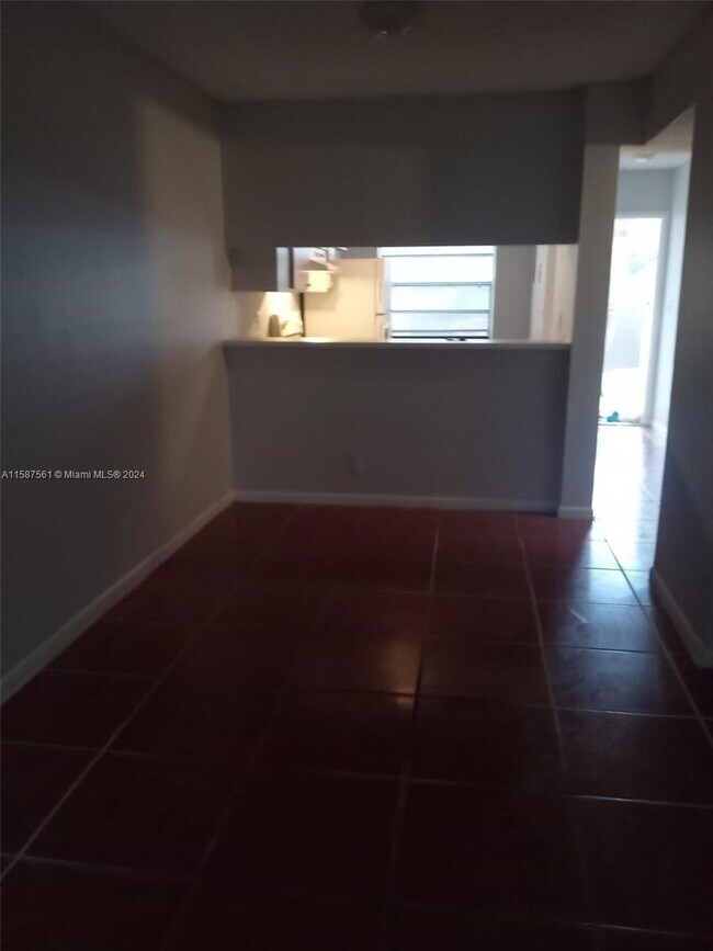 Foto del edificio - 4006 Lakeside Dr