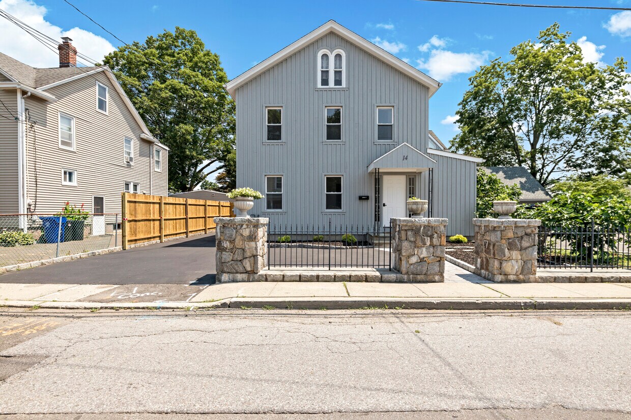 private driveway - 14 Plymouth Ave
