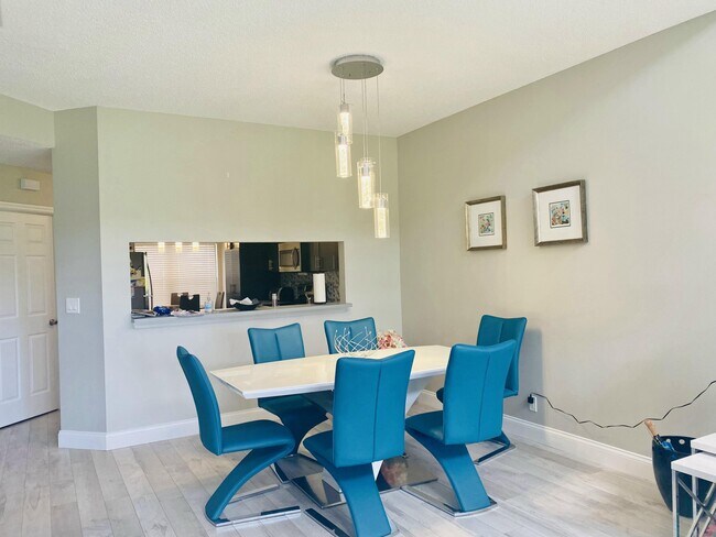 Foto del edificio - 840 Windermere Way