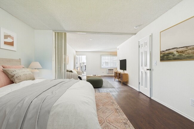 Building Photo - Gilmore  Apartments Van Nuys