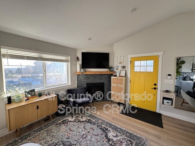 Foto del edificio - 824 S Logan Ave