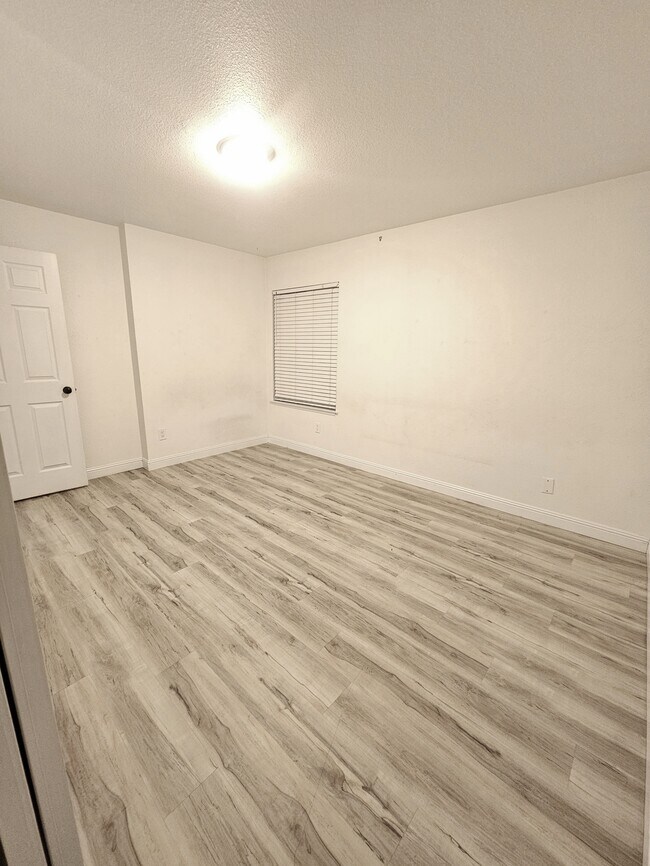 Foto del edificio - 3768 W Benjamin Holt Dr