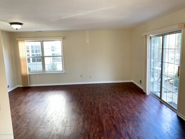 Building Photo - 757 Banyan Ct