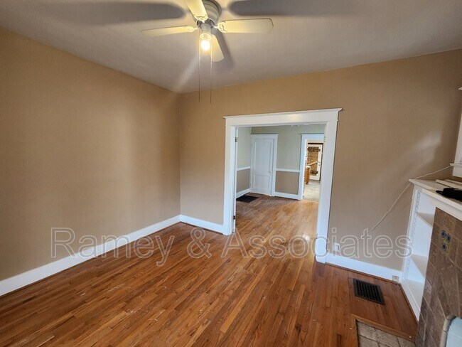 Foto del edificio - 3635 Taylor Blvd