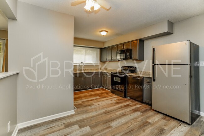 Building Photo - 4985 Refugee Rd