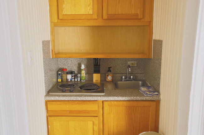 Kitchenette. - 76 Midland Ave