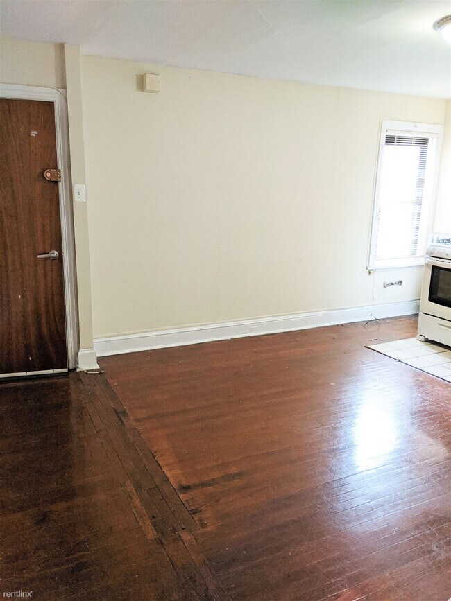 Foto del edificio - 1 br, 1 bath Apartment - 413 S 40th St