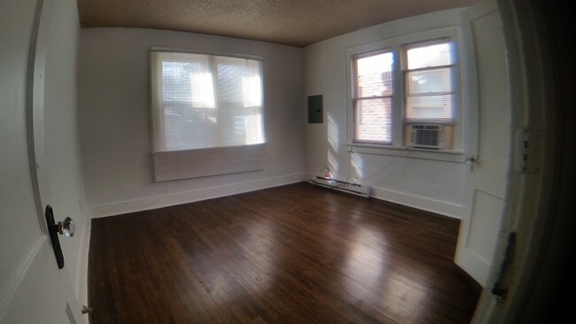 Building Photo - 1203 N Villa Ave