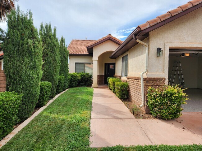 Foto del edificio - Beautiful home in well kept community