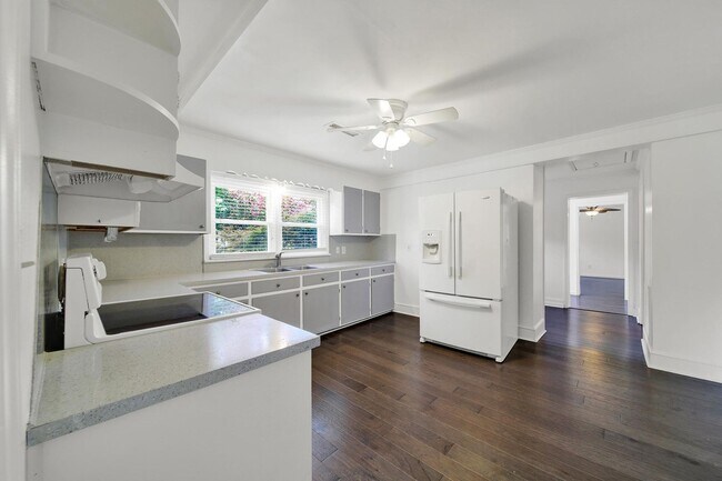 Foto del edificio - Wonderful Three Bed Two Bath Home in Stanf...