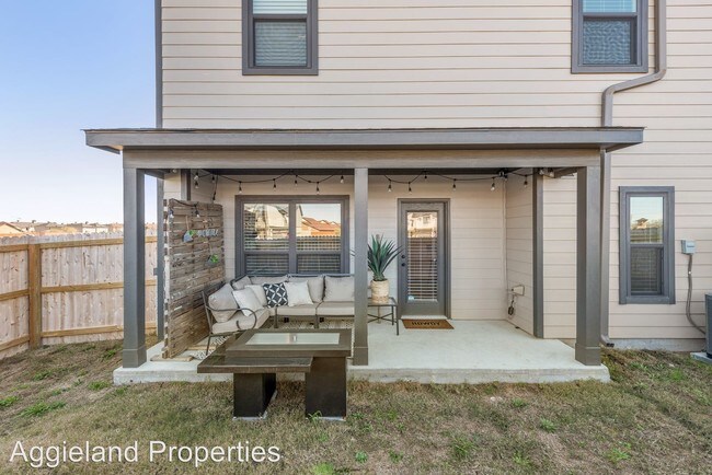 Building Photo - 4 br, 4.5 bath House - 552 Hayes